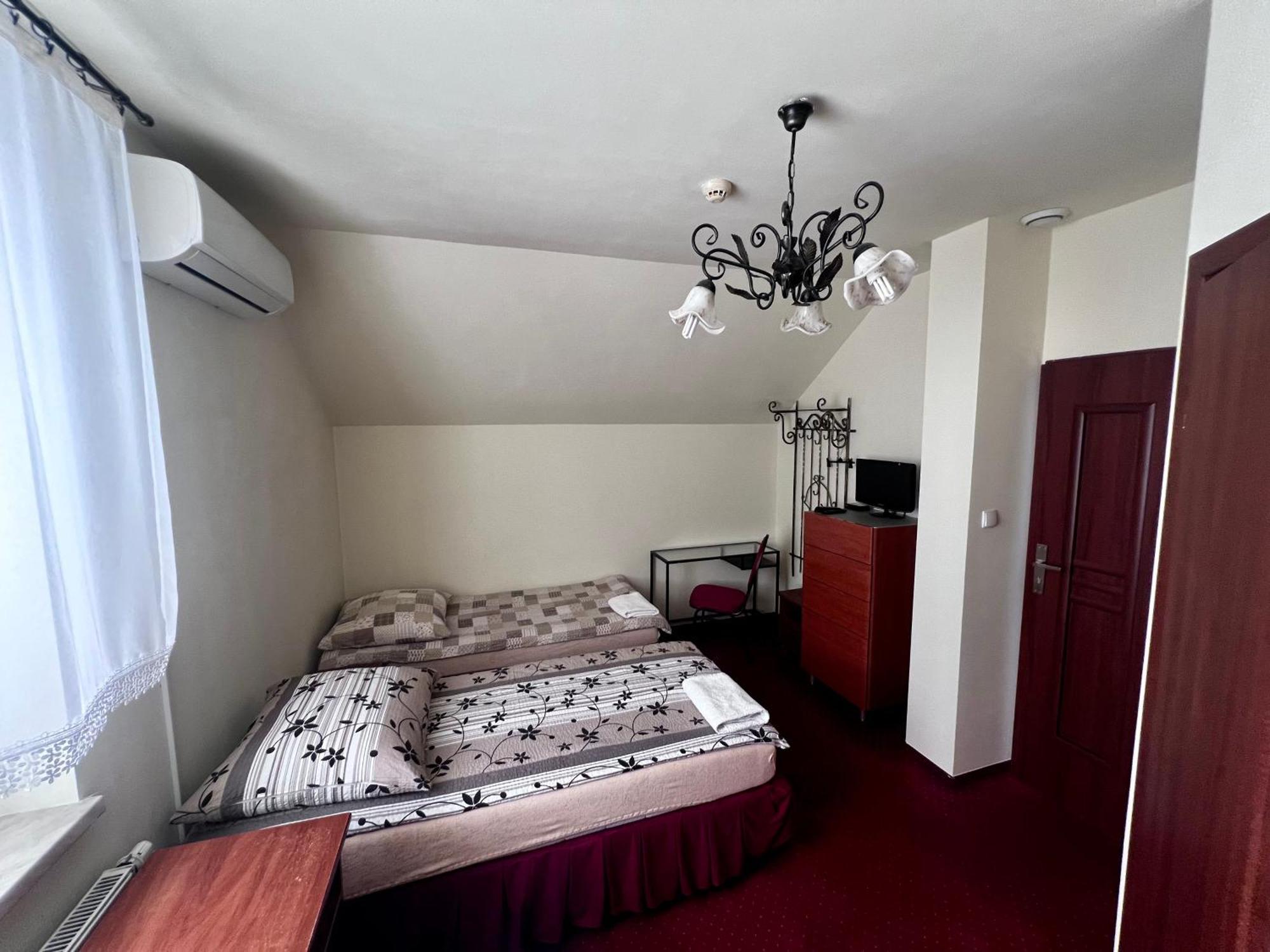 Zajazd Skorpion B&B Oświęcim Exterior foto